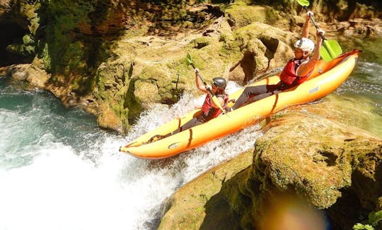 Safari en kayak sur la rivière Mrežnica à Slunj, Croatie