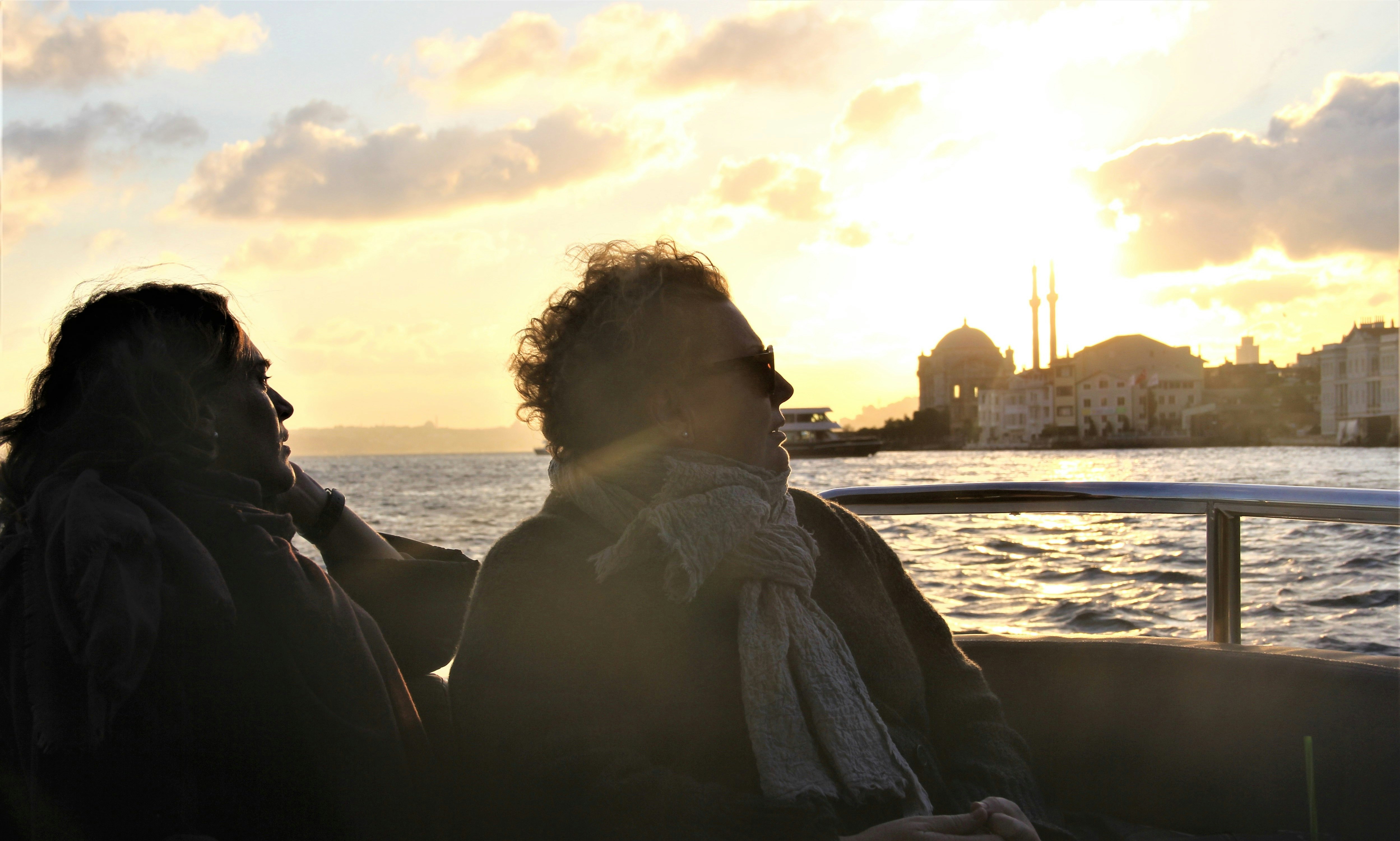 Istanbul Bosphorus 2 Hours Sunset Cruise On A Luxury Yacht Getmyboat