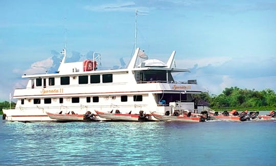 Cruise Igaratá II, have full capacity 18 persons.