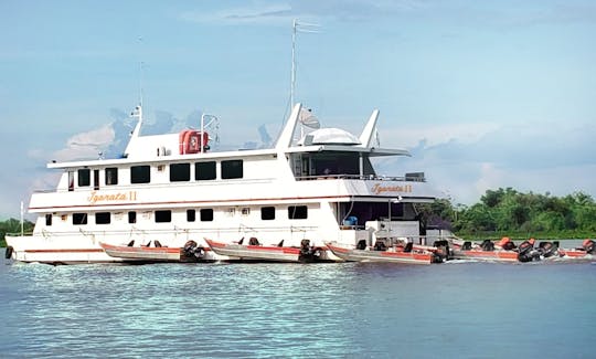 Cruise Igaratá II, have full capacity 18 persons.