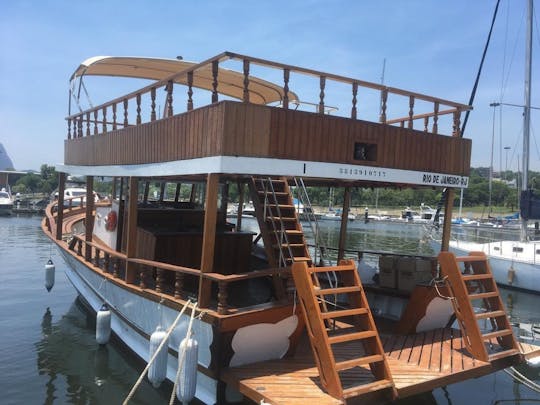 Escora de 42 pés (Partyboat 04) no Rio de Janeiro - Brasil