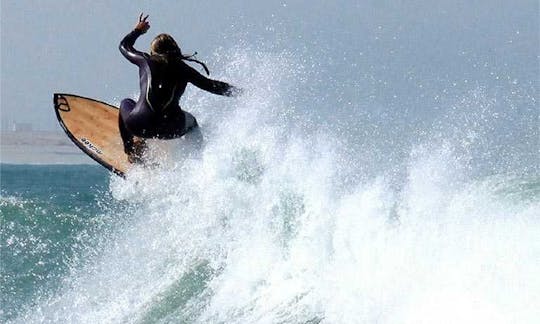 Cours de surf privés et en groupe avec un instructeur professionnel à Essaouira, au Maroc