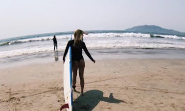 Cours de surf dans la province de Guanacaste, Costa Rica