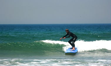 Clases privadas de surf con instructor profesional en Tánger, Marruecos