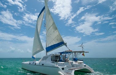 Private Sunset Tour With Open Bar on 38ft Sailing Catamaran in Cancún