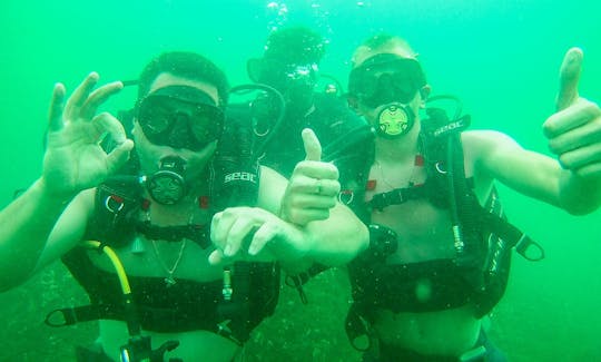 ¡Ve a bucear! ¡Disfruta buceando con tus amigos en Candolim, India!