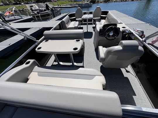 Un ponton de croisière et de pêche idéal pour toute la famille, avec de la place pour tous ! 