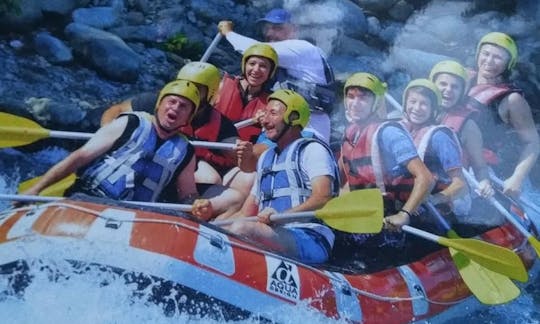 Incrível rafting em águas brancas em Antalya, Turquia