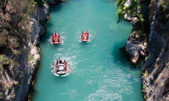 Incrível rafting em águas brancas em Antalya, Turquia