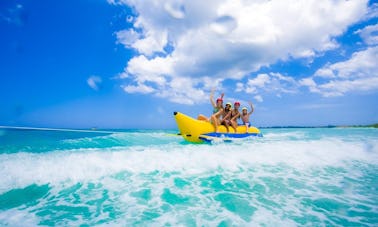 Montez sur un bateau banane à Il-Mellieha, Malte