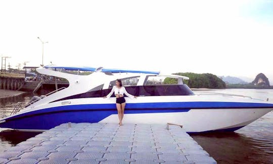 2 engines speed boat
20 seats