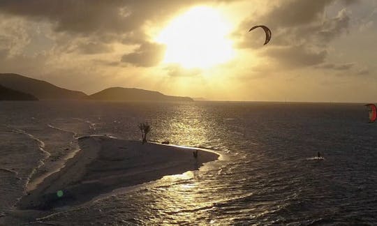 Disfruta de la emoción del kitesurf en Virgin Gorda, Islas Vírgenes Británicas