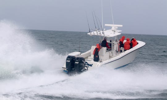 ケープコッド湾の33フィートインヴィンシブルセンターコンソールでのシマスズキとマグロの旅