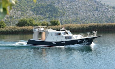 Houseboat rental in Opuzen