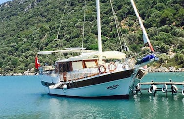 15 person Gulet for rent in Antalya making for the perfect cruise day