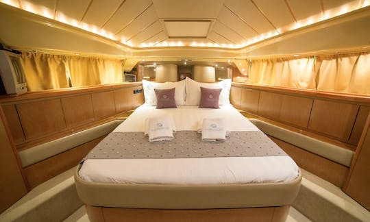 Yate a motor Ferretti Yacht 19 metros
