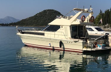 Charer a Azimut 43 Motor Yacht for 8 People in Opuzen