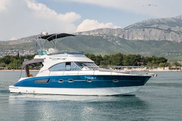 Enjoy a special day on Antares 40 Flybridge