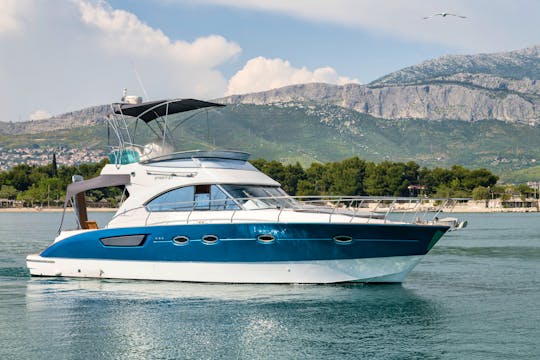 Enjoy a special day on Antares 40 Flybridge