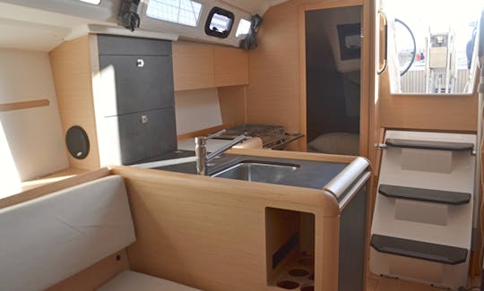 Alquile el velero Sun Odyssey 349 «My Cloud» de 34 pies en Nettuno, Italia