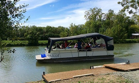 Rent Supra 25 Pontoon in Maillé, France