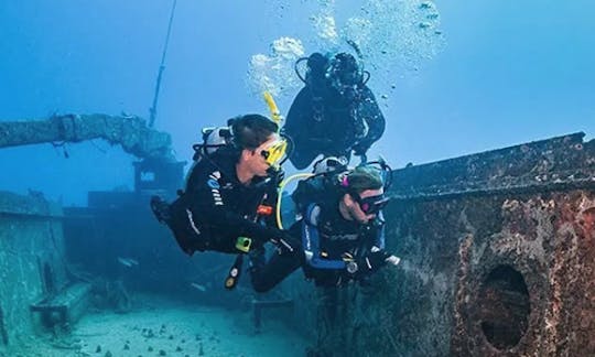 ¡Únete a nosotros para explorar lo inexplorado del mar!