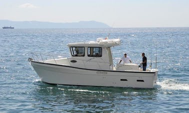 Location de pêche à bord de la cabine Cuddy TR 29 à Naples, en Campanie, avec le capitaine Vincenzo