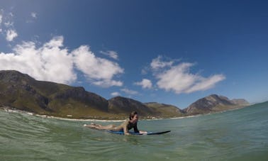 Aulas de surf guiadas em Kleinmond, África do Sul