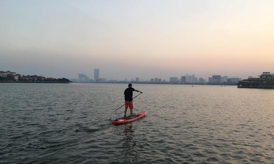 この夏、このスタンドアップパドルボードで出かけましょう。