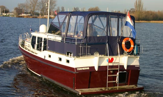 Charter Privateer 37 Motor Yacht Rental in Terherne, Netherlands