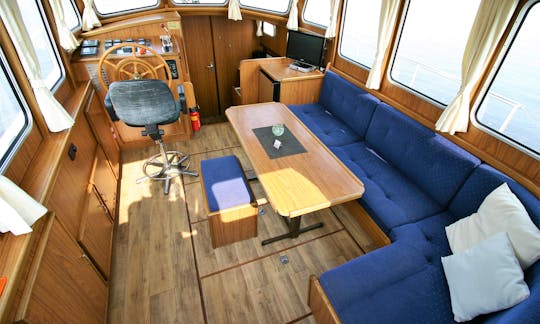 36' Motor Yacht Rental in Terherne - Multivlet 1100