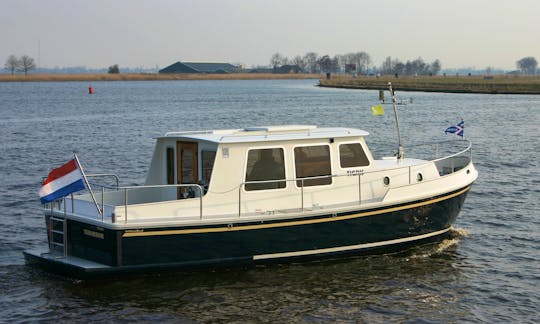 Simmerskip 900 Motor Yacht Rental in Terherne