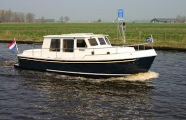 Simmerskip 900 Motor Yacht Rental in Terherne