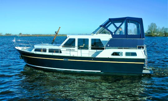 Aquanaut 1000 Motor Yacht Rental in Terherne