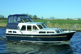 Aquanaut 1000 Motor Yacht Rental in Terherne