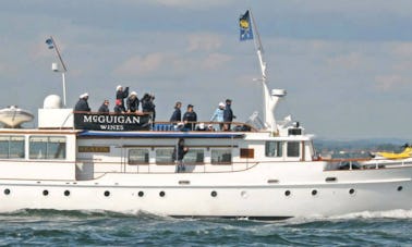 Elegante yate a motor Seafin de 72 pies con moto acuática y tabla de remo en Southampton