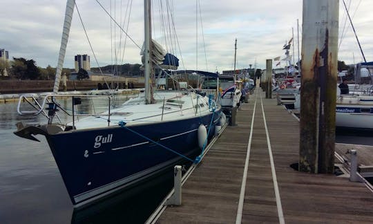 Oceanis 423 "Gull" Sailboat for 10 People in Southampton