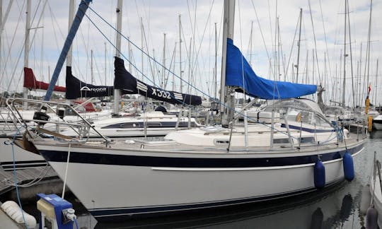 Experience "Aeoulus" Hallberg Rassy 36 Sailboat in Southampton