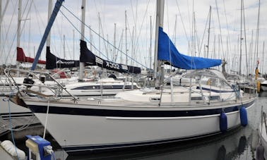 Experience "Aeoulus" Hallberg Rassy 36 Sailboat in Southampton