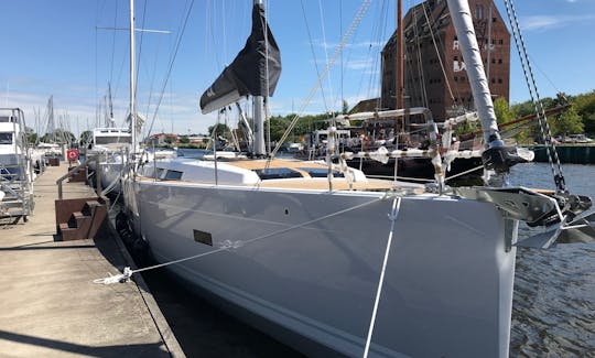 New Hanse 458 Sailboat for Chareter in the Solent