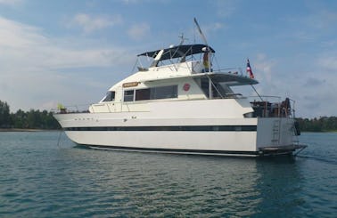 Lowest Priced Super Motor Yacht rental in Pattaya for up to 25 people.