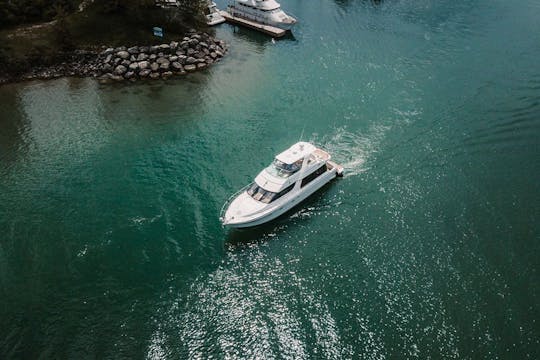 Luxueux méga-yacht Carver Voyager Power de 65 pieds pour 20 personnes !