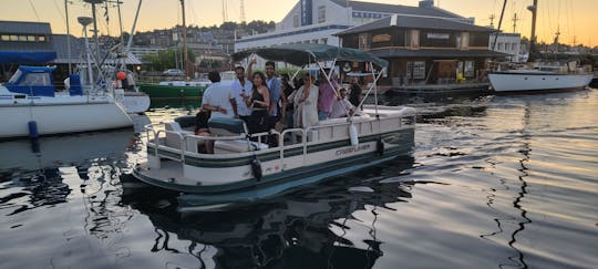 PONTOON BOAT RENTALS NAVIGATE YOURSELF UP TO 12 PEOPLE WHO 