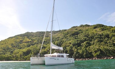 Fretamento de catamarã de cruzeiro Lagoon 450 para 6 pessoas em Angra dos Reis, Brasil