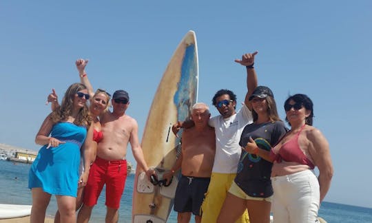 Planche à voile incroyable avec les instructeurs WWS de l'équipe Kite-Active en mer Rouge, Hurghada