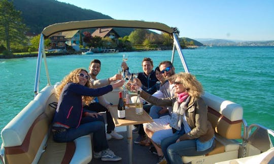 Lounge Boat with pilot rental in Annecy