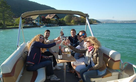 Lounge Boat with pilot rental in Annecy