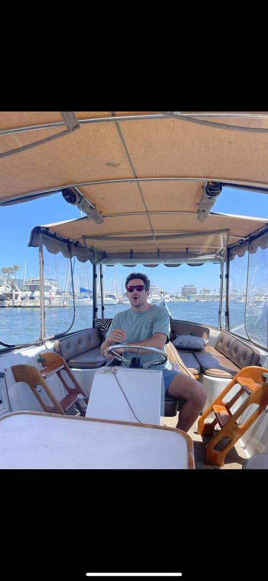 Stunning 20’ Luxury Vintage Duffy with Captain