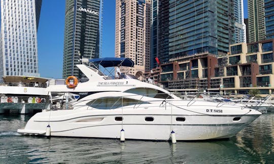 Motor Yacht for rent in Dubai / Luxury Yacht Rent in Dubai / Yacht Rental Dubai / Yacht Trip Dubai