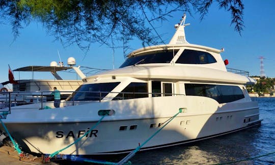 Luxury Motor Yacht rental in İstanbul